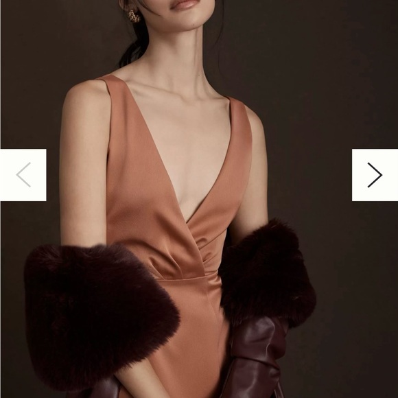 NWT BHLDN Piper V neck, side slit satin in Sedona - Picture 2 of 4